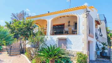 Villa (4 Bedrooms) | Exteriör