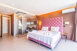 4 bedrooms, bed sheets