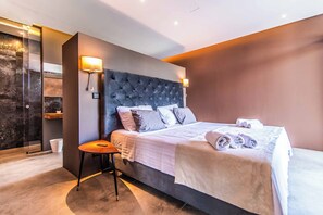 4 bedrooms, bed sheets