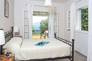 4 bedrooms, iron/ironing board, bed sheets