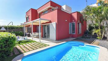 Villa (2 Bedrooms) | Depan hartanah