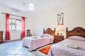 4 habitaciones y ropa de cama