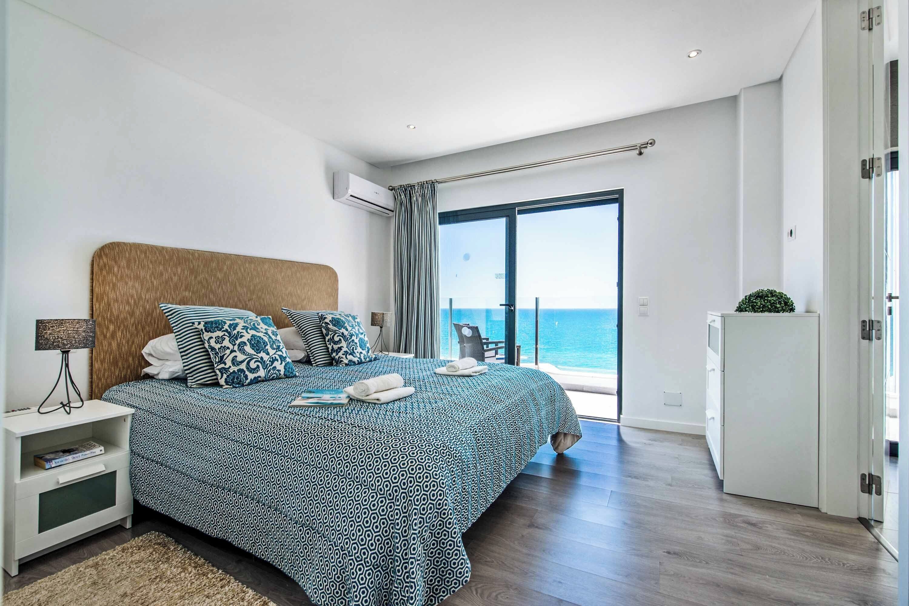 5 bedrooms, bed sheets