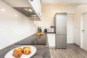 Fridge, microwave, oven, dishwasher
