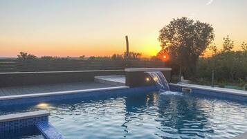 Villa (5 Bedrooms) | Exterior