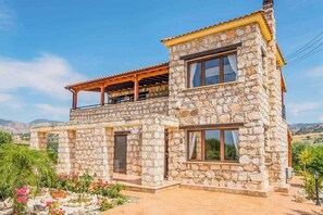 Villa (3 Bedrooms) | Interior