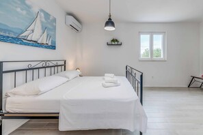 3 sovrum, strykjärn/strykbräda och sängkläder