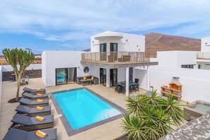 ヴィラ (4 Bedrooms) | 施設の正面