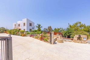 Villa (4 Bedrooms) | Exteriör