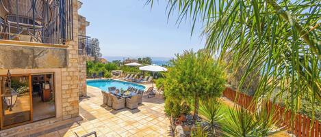 Villa (4 Bedrooms) | Exterior