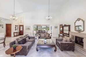 Villa (5 Bedrooms) | Interior - Villa Meadowlands (Neo Chorio)