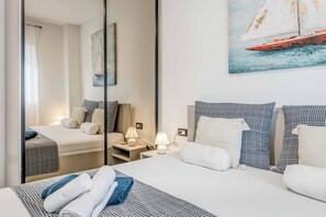 4 bedrooms, bed sheets