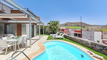 Villa (2 Bedrooms) | Depan hartanah