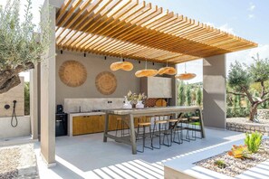 Outdoor dining - Casa di Maria Villa (Rhodes)