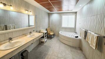 Villa (5 Bedrooms) | Interior