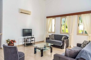 Villa (4 Bedrooms) | Interior - Villa Theo (Pegeia)