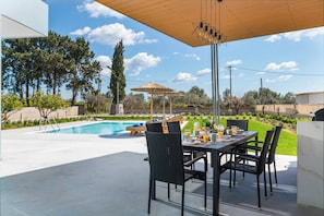 Outdoor dining - Villa Ethria (Rhodes)