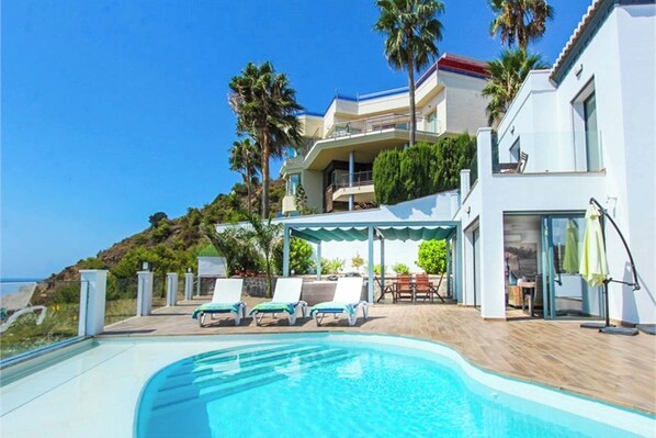 Huvila (4 Bedrooms) | Ulkopuoli