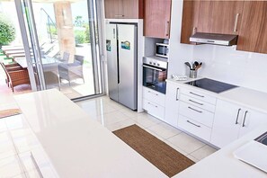 Villa (4 Bedrooms) | Interior - Villa Monza (Pegeia)