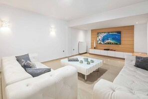 Villa (4 Bedrooms) | Interior