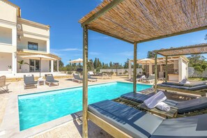 Villa (4 Bedrooms) | Exterior