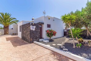 Villa (3 Bedrooms) | Außenbereich