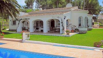 Villa (4 Bedrooms) | Exterior