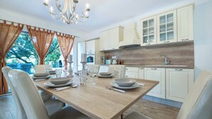 Dining - Villa Blissful Breeze (Makarska)