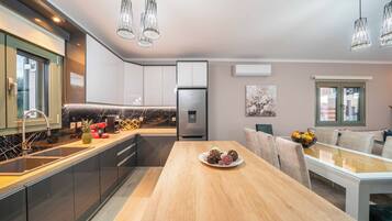 Villa (4 Bedrooms) | Interior