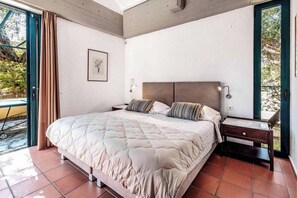 2 bedrooms, iron/ironing board, bed sheets