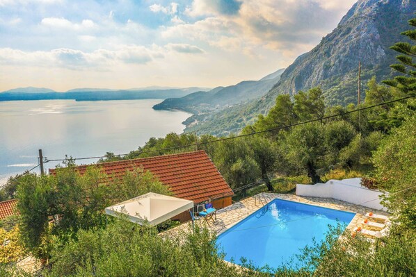 Pool - Villa Yiannakis (Corfu)
