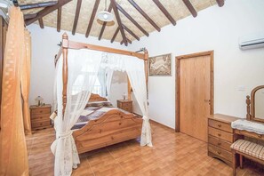 Villa (4 Bedrooms) | Interior