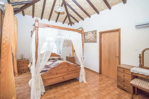 Villa (4 Bedrooms) | Interior