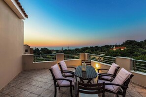 Outdoor dining - Villa Aspa Prines (Rethymno)