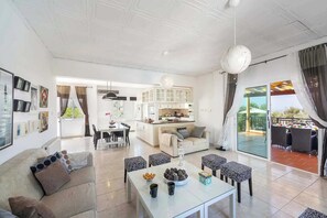 Villa (4 Bedrooms) | Interior - Pine Retreat (Argaka)