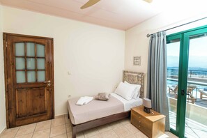 3 bedrooms, bed sheets