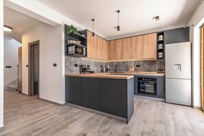 Fridge, microwave, oven, dishwasher - Villa Half Moon (Trogir)