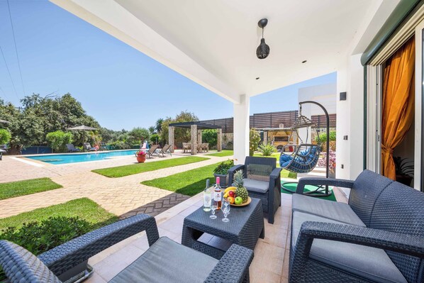 Villa (4 Bedrooms) | Außenbereich