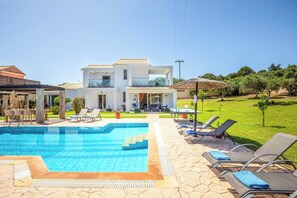 Villa (4 Bedrooms) | Außenbereich