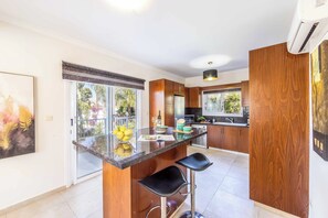 Villa (5 Bedrooms) | Interior - Amelia Bay (Pegeia)