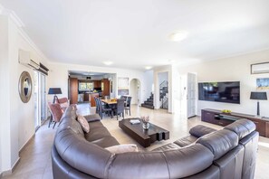 Villa (5 Bedrooms) | Interior - Amelia Bay (Pegeia)