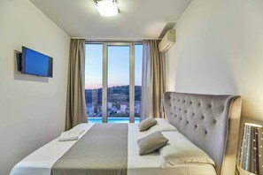 4 Schlafzimmer, Schreibtisch, Bettwäsche