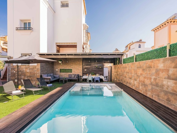 วิลล่า (3 Bedrooms) | ด้านหน้าที่พัก