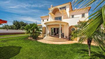 Vila (5 Bedrooms) | Fachada