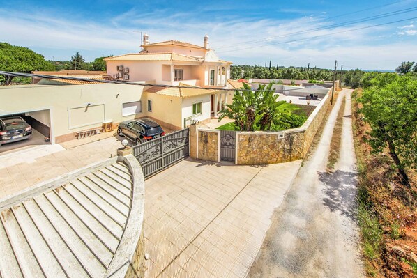 Villa (5 Bedrooms) | Außenbereich
