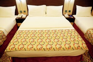 Standard Quadruple Room | Living area - DEEMA HOTEL (Dubai)