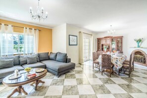 Villa (4 Bedrooms) | Innenbereich