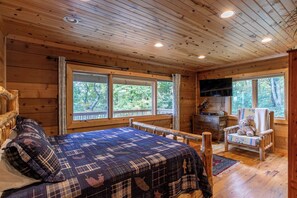 House, Multiple Beds, Hot Tub, Mountain View (Morris Cabin) | 3 bedrooms, individually decorated, individually furnished, bed sheets - Morris Cabin (Boone)