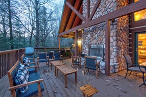 Outdoor dining - Blueberry Hills (Boone)