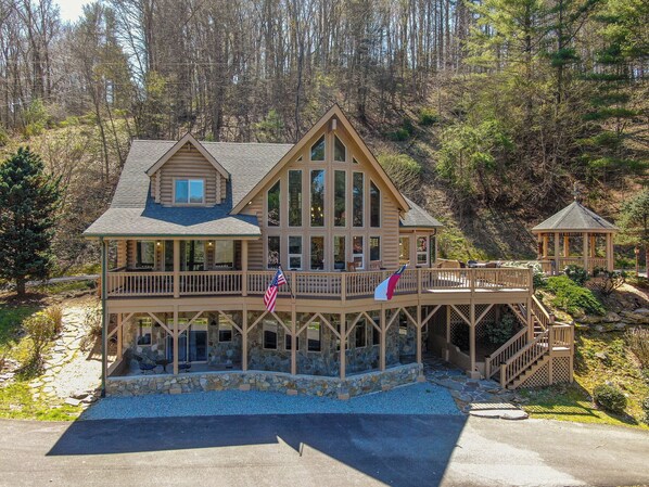 Exterior - Whispering Willow (Sugar Grove)